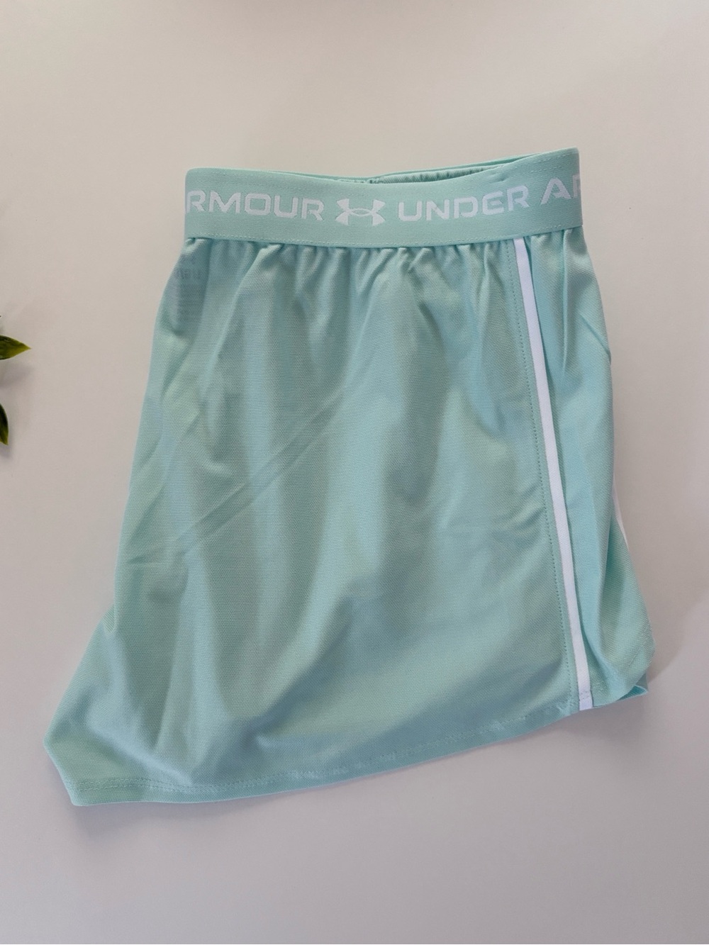 NWT women’s under armour mint green athletic shorts